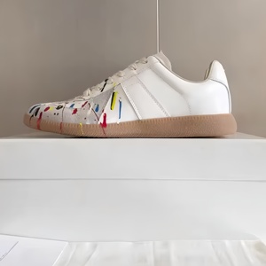 Baskets basses en cuir style vintage pour couple, à lacets, avec graffiti peint à la main, chaussures tendance urbaines pour la marche, à la mode - Product Image 4