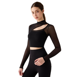 Camiseta de malla transpirable de manga larga con cuello alto pequeño y diseño hueco, estilo deportivo, sexy y a la moda, para yoga - Product Image 1