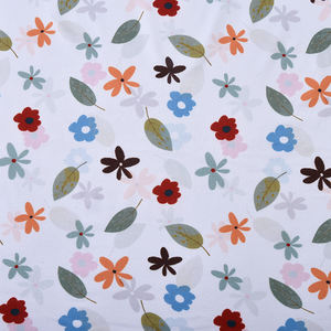 Motif floral et feuilles mortes sur fond blanc, tissu tricoté sur mesure pour vêtements - Product Image 1