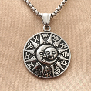Collier en acier inoxydable avec pendentif soleil et lune, design géométrique constellation pour homme, 19037 - Product Image 1