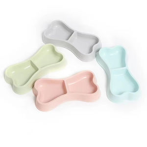 Pet tigela dupla; gato e cão tigela de plástico em forma de osso; Bacia antiderrapante para alimentação e rega - Product Image 1