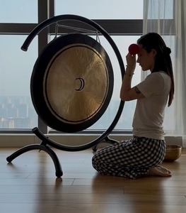 Gong Chao de Bronce B20 de 80 cm, Hecho a Mano, con Patrón de Rayos Lunares, para Sanación Sonora - Product Image 1