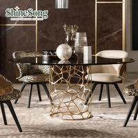 Table à manger ronde de luxe moderne avec plateau en verre trempé et base creuse en acier inoxydable doré, mobilier de salle à manger personnalisé pour projets de villas et maisons