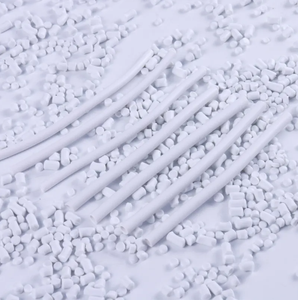 เม็ดพลาสติกผสมพีวีซีแข็งสำหรับท่อ upvc ชิ้นส่วนฉีดขึ้นรูปมีความแข็งแรงทนทานต่อแรงกระแทกได้ดี - Product Image 4