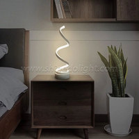 Vente en gros Lampe de table LED moderne simple et rechargeable Lampe de table Protection des yeux Lampe de table Bar d'hôtel Lampe créative Lampe de table de nuit LED