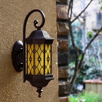 Grande applique murale LED rétro vintage européenne IP65 étanche et antirouille en aluminium et verre décoratif pour couloir