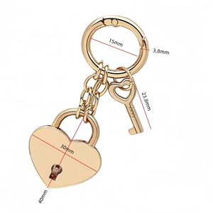 Llavero con Candado de Estrella y Corazón Dorado y Plateado, Amuleto para Bolso o Cartera para Mujer, Elegante Candado de Metal con Forma de Estrella y Corazón para Parejas - Product Image 3