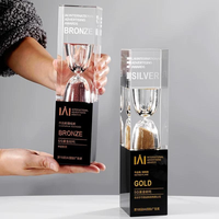 Trophée en cristal de verre en forme de cube, nouveau style, haute qualité, personnalisé, avec sablier en verre, cadeau souvenir