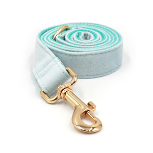 Correa para Perro de Terciopelo Suave, la Más Popular, con Hebilla Metálica Resistente para Paseos al Aire Libre, Disponible en Varios Colores - Product Image 1