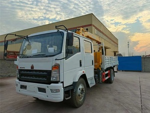 HOWO 4 portes, conduite à droite, <span class=keywords><strong>grue</strong></span> de 3 tonnes montée sur <span class=keywords><strong>camion</strong></span> cargo léger à 6 roues - Product Image 2