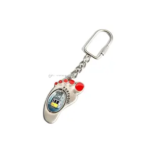 2024 Schöne einzigartige Fußform Portugal Souvenir Schlüssel anhänger Tourist Emaille Metall Custom Key chain Logo