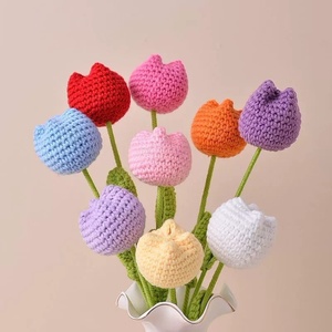 Flores de Tulipán de Ganchillo Hechas a Mano - Tulipanes Artificiales de Color Personalizado para Graduación, Día de la Madre, Día del Padre - Product Image 2