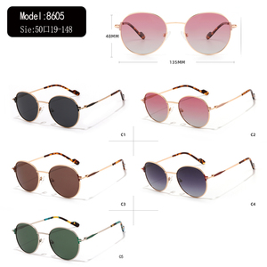 Gafas de Sol Retro Ovaladas con Montura Completa Plateada, Lentes Espejo Verdes, Unisex para Adultos, Protección UV400, Actividades al Aire Libre - Product Image 3
