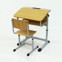 Ensemble de mobilier scolaire pour écoles primaires en Roumanie : table et chaise en forme de T, chaise réglable en hauteur, table et chaise pour élèves avec étagère