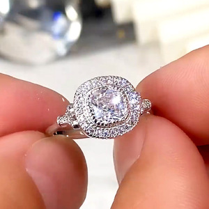 Anello con cristalli rotondi per donna, accessori minimalisti per la moda quotidiana e per le feste - Product Image 4