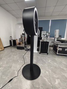 Coque de photomaton ronde blanche et noire pour iPad/DSLR avec miroir en acrylique, anneau lumineux LED à commande par application, machine de photomaton DSLR avec étui - Product Image 2