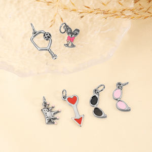 Ciondoli a Forma di Giraffa e Fotocamera all'Ingrosso, Placcati in Oro 18K, Acciaio Inossidabile, Smalto a Forma di Cuore, Tazza di Caffè di Parigi, <span class=keywords><strong>Charm</strong></span> Fai-da-Te per Creazione di Gioielli - Product Image 4