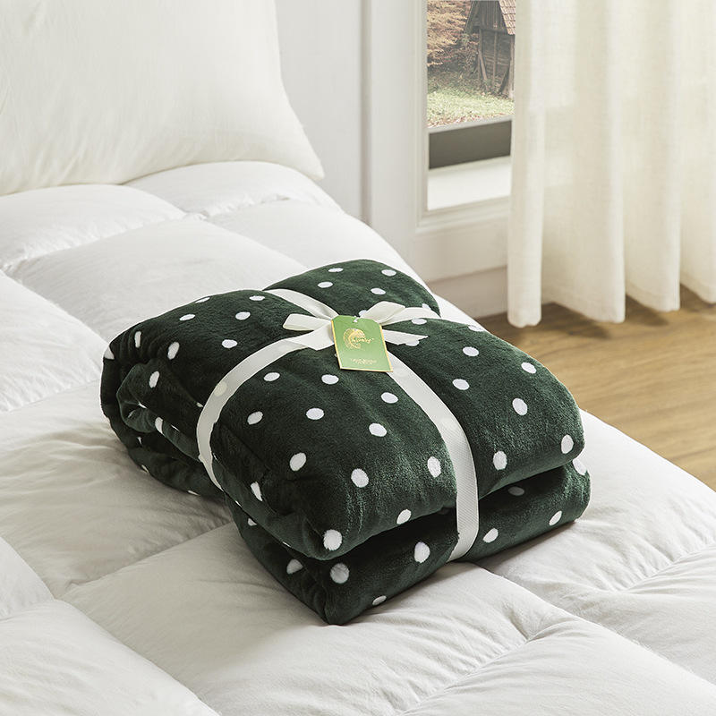 Green background with white dots (1.53kg)