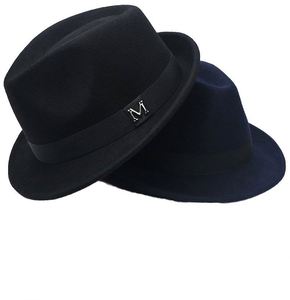 Vente en gros AXGIFTS – Chapeau Fedora en feutre noir classique, chaud et élégant, personnalisable pour homme, avec bord incurvé en polyester - Product Image 3