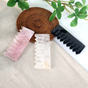 Peigne en cristal sculpté en pierres précieuses naturelles pour la guérison, outil de massage Gua Sha pour la santé - Vente en gros - Product Image 4