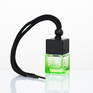Désodorisant de voiture de bouteille en verre coloré avec couvercle en bois noir suspendu Type liquide de diffuseur de parfum d'huile essentielle automatique - Product Image 5