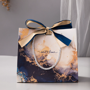 Bolsa de regalo preformada con diseño de mármol azul, bolsa de mano de alta gama con cinta, bolsa de papel impresa a color con lazo. - Product Image 2