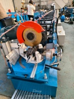 Machine de profilage à rouleaux pour charpentes de tunnels agricoles et de serres, machine de fabrication de profilés de fixation de film de serre en acier à roulements