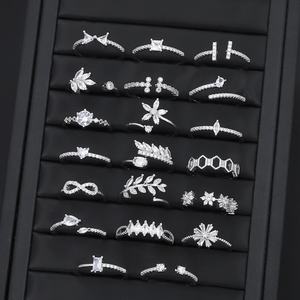 Anillos de Boda Plateados al por Mayor JXX, Estilos Variados para Mujer, Diseño de Flor con Circonita, Hechos Principalmente de Latón - Product Image 1