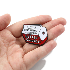 Spille in smalto personalizzate di alta qualità stampate UV "non odiarmi perché sono poco più cool" spille in metallo per tappi - Product Image 4