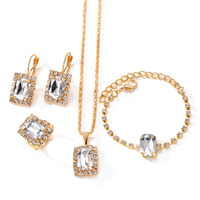 Parure de Bijoux en Cristal de Luxe et Tendance, Ensemble Éclatant avec Boucles d'Oreilles, Bague, Bracelet et Collier Carrés Verts pour Femme