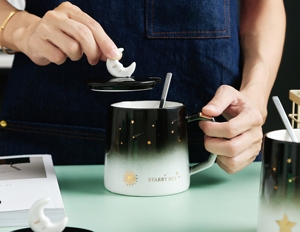 Tasse en céramique créative Lune, Mug à café en porcelaine mignon avec étoiles dorées et couvercle en forme de lune – Grande Vente - Product Image 4