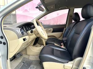 Partenaire des services publics de la ville : Nissan Livina automatique 2010, conduite sans effort, grand espace de chargement, le choix intelligent pour les courses et les trajets quotidiens - Product Image 5