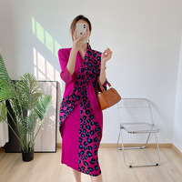 Fournisseurs de vêtements plissés Robe plissée Miyake pour le printemps et l'été Robe élastique à imprimé léopard