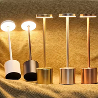 Lámpara de Mesa LED Inalámbrica Recargable con 3 Modos de Iluminación, Luz Regulable, Lámparas de Escritorio Portátiles de Hierro para Restaurantes Modernos