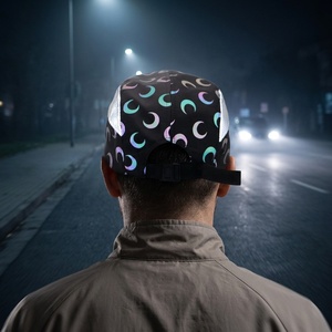 Casquettes de sport réfléchissantes unisexes en tissu léger à 5 panneaux, à visière souple, holographiques, avec sangle en nylon réglable, idéales pour la course nocturne - Product Image 4