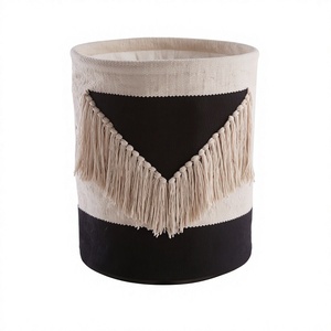 Cesta de Almacenamiento Moderna de Algodón ITHL SB-04 con Flecos en Negro y Beige, Bolsa de Lavandería Reutilizable para el Hogar, de Uttar Pradesh - Product Image 1