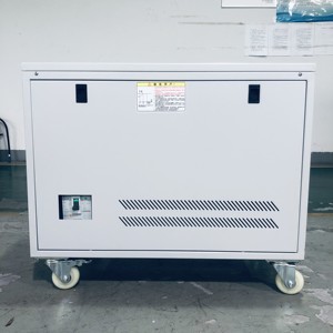 <span class=keywords><strong>Stabilisateur</strong></span> <span class=keywords><strong>de</strong></span> tension haute précision triphasé <span class=keywords><strong>380V</strong></span> à haute efficacité 20 KVA, 98% d'efficacité, <span class=keywords><strong>courant</strong></span> alternatif, matériau en cuivre, écran LCD - Product Image 4