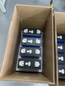 เซลล์แบตเตอรี่280ah สต็อกของโปแลนด์แบตเตอรี่ Lifepo4 100AH เกรด Lifepo4 16kwh แบตเตอรี่ลิเธียมสำหรับระบบจัดเก็บแบตเตอรี่พลังงานแสงอาทิตย์ - Product Image 3