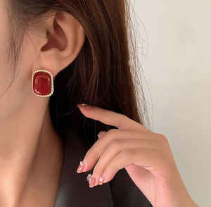 Cổ Điển Hàn Quốc Phong Cách S925 Kim Cương Và Hợp Kim Bông Tai Vàng-Mạ Trái Tim Hình Học Ngọc Trai Bow Piercing Quyến Rũ Cho Phụ Nữ - Product Image 2