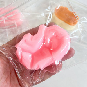 ของเล่นบีบรูปแมวน้อยเนื้อนุ่มพิเศษ ชีสกึ่งสุก บีบแล้วคืนรูปช้าๆ ช่วยคลายเครียดและเป็นของเล่นเสริมสร้างความผ่อนคลาย - Product Image 3