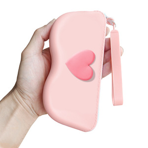 מארז משקפי שמש נייד רך מסיליקון בצבע אחיד בצורת לב, עמיד למים, לאישה, אביזר לתיק - Product Image 4