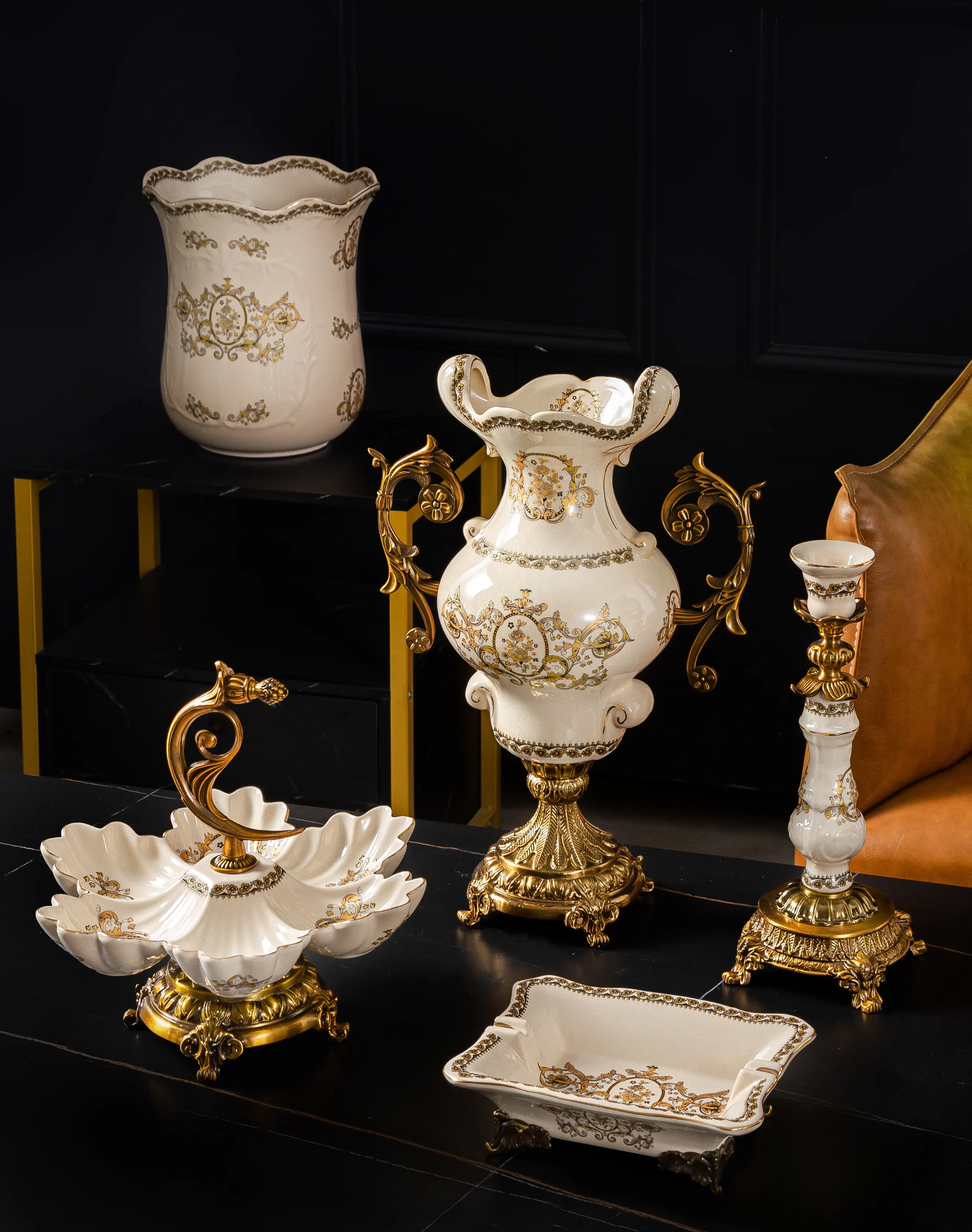 High Quality Custom Luxury Gold Flower Pattern Cigar Ashtray Rectangular Ceramic Ashtrys With Copper Handle