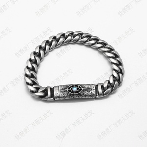 Bracelet chaîne cubaine en acier inoxydable avec fermoir œil en pierre bleue, bijou étanche et durable pour homme, idéal pour le quotidien - Product Image 1