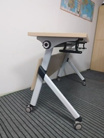 Vente à chaud de meubles commerciaux de haute qualité Roues mobiles pliant formation bureau d'école table pliante Table de formation de réunion