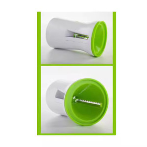 Coupe-<span class=keywords><strong>légumes</strong></span> <span class=keywords><strong>électrique</strong></span> en plastique, coupe-radis en spirale, entonnoir rotatif, trois-en-un, râpe - Product Image 3