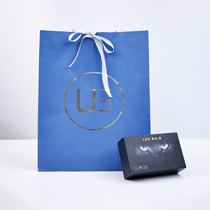 Di alta qualità di lusso sacchetto di carta Kraft nero <span class=keywords><strong>Shopper</strong></span> <span class=keywords><strong>per</strong></span> i vestiti negozio al dettaglio regalo di imballaggio con e nastro di lamina d'argento timbratura - Product Image 2