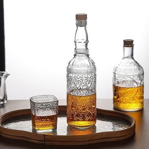 Bouteille à vin en verre gaufré vintage, carafe à liqueur décorative transparente avec bouchon en liège pour le stockage du whisky, du brandy et du vin - Product Image 1