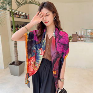 Fábrica al por mayor estilo de diseñador de moda de lujo 110*110 bufandas cuadradas de seda de poliéster grande chales de mujer con estampado de <span class=keywords><strong>flores</strong></span> coloridas - Product Image 4