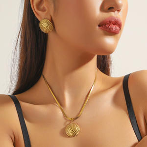 Ensemble de bijoux pour femme en acier inoxydable plaqué or, style rétro vintage, en forme de cœur, avec perles turquoise bleues, pour mariage et fiançailles - Product Image 3