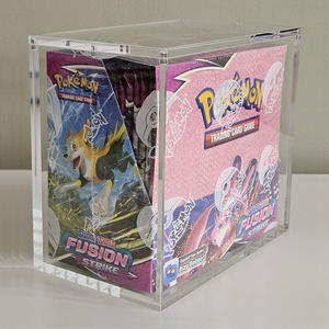 Vitrine en acrylique antirouille assemblée sur mesure pour boîte de booster Pokémon avec installation sur bureau et couleur personnalisée - Product Image 2